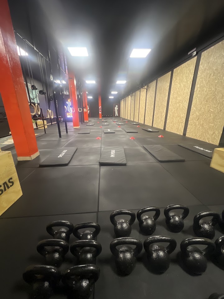 Piso de entrenamiento funcional en BF Fitness Flores