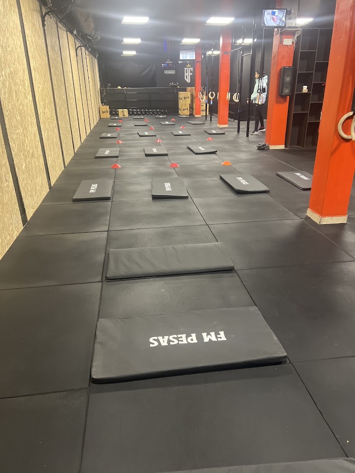 Piso de entrenamiento funcional de BF Fitness Flores